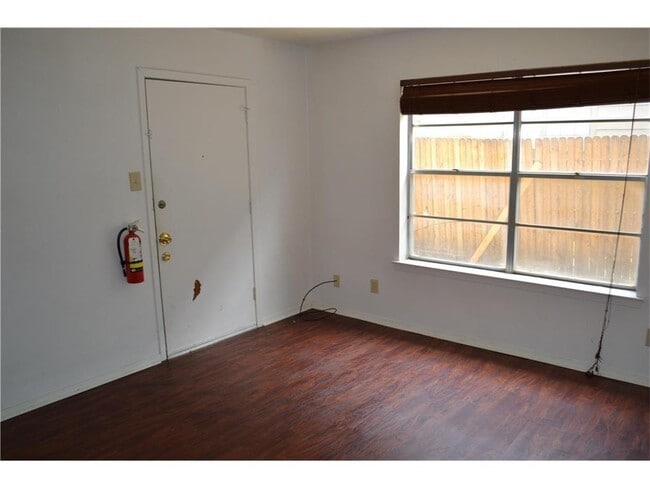 Building Photo - 1107 N Locust St