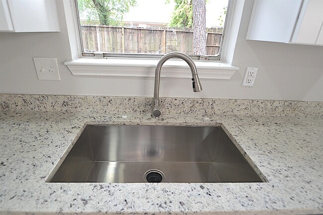 Building Photo - 4527 Adonis Dr