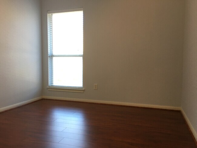 Building Photo - Beautiful 3/2 in Scofield Farms