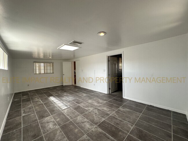 Building Photo - 4049 N Ray Pl