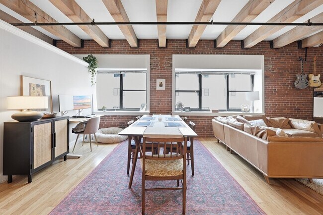 Building Photo - 33 Sleeper St