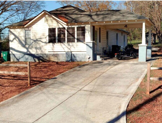 Primary Photo - 2976 Decatur Ave