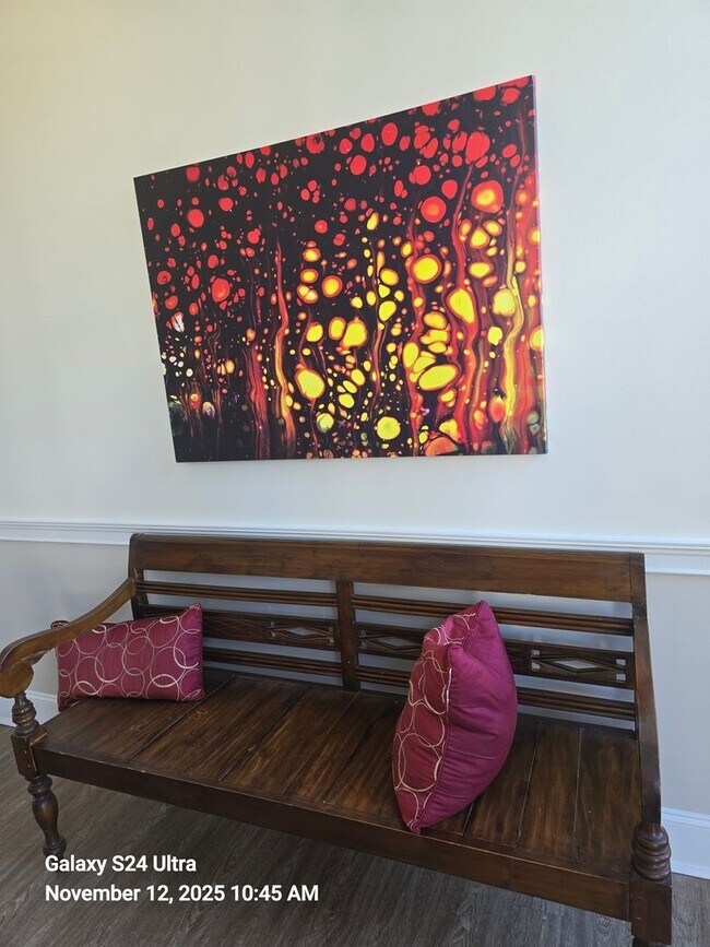 Building Photo - Luxurious Furnished Downtown Condo - 6-18 Month Lease Available!