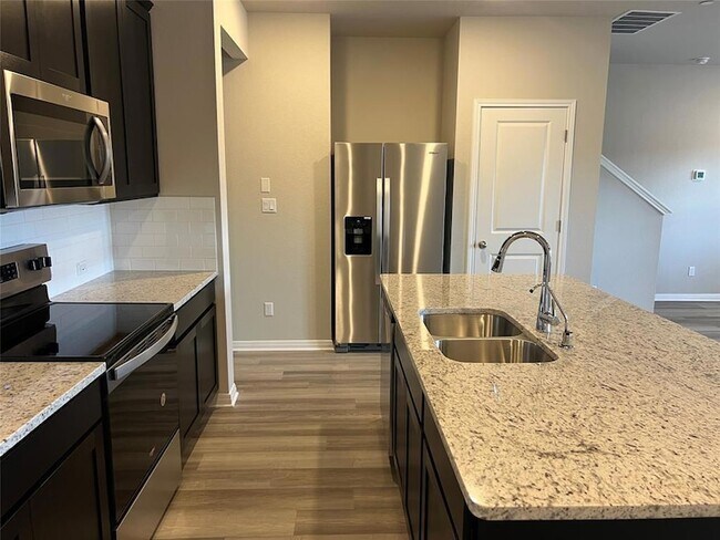 Building Photo - 1850 Settlers Glen Dr