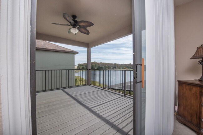 Building Photo - Large, Executive style 3/2.5 Lakefront/POOL Home in East Park of Lake Nona