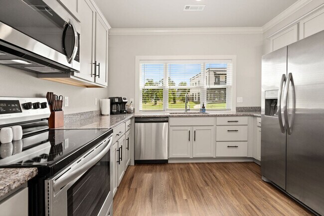 Building Photo - 913 NE Hts Ln