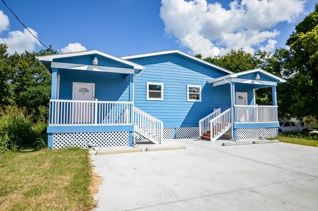 Building Photo - 239 Broadhurst