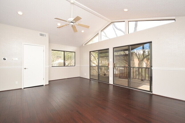 Building Photo - 4/3 w/ Fenced yard & enclosed patio!