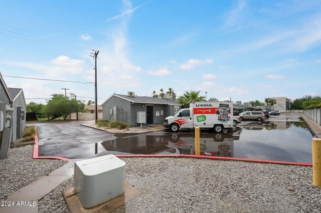 Building Photo - 2049 W Hayward Ave