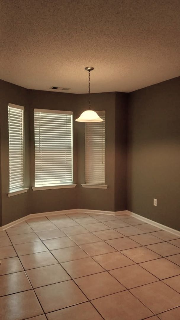 Building Photo - 2225 Redwood Dr