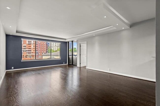 Building Photo - 3481 Lakeside Dr NE