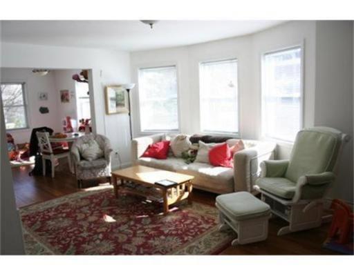 Building Photo - 87 Floral St