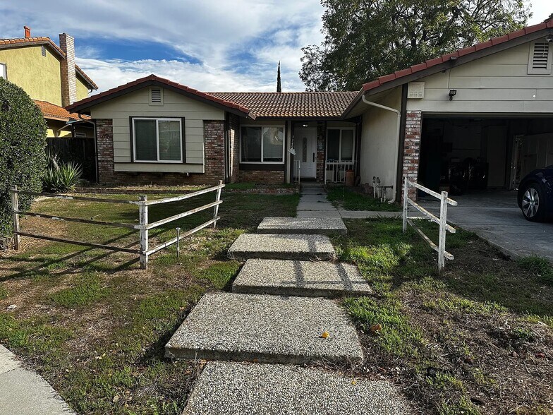 Primary Photo - 3740 Kenton Ct