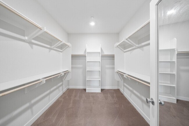 Building Photo - Split level floor plan on a gorgeously upgraded home