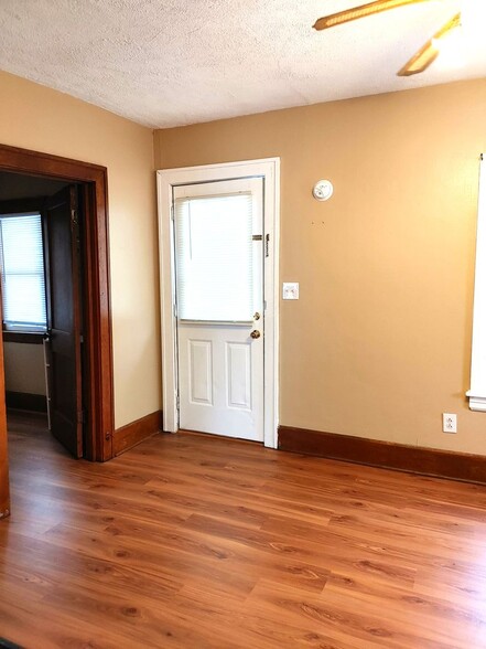 Building Photo - 702 1/2 28th Street