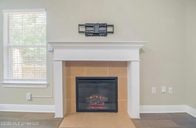 Building Photo - 3548 Riverbend Dr