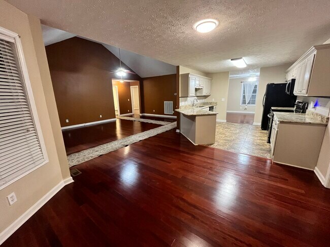 Building Photo - 476 Bill Russell Rd