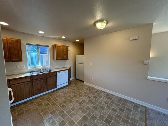 Building Photo - Brand New 2 Bd 1 Ba, 2 Gar Garage in the h...