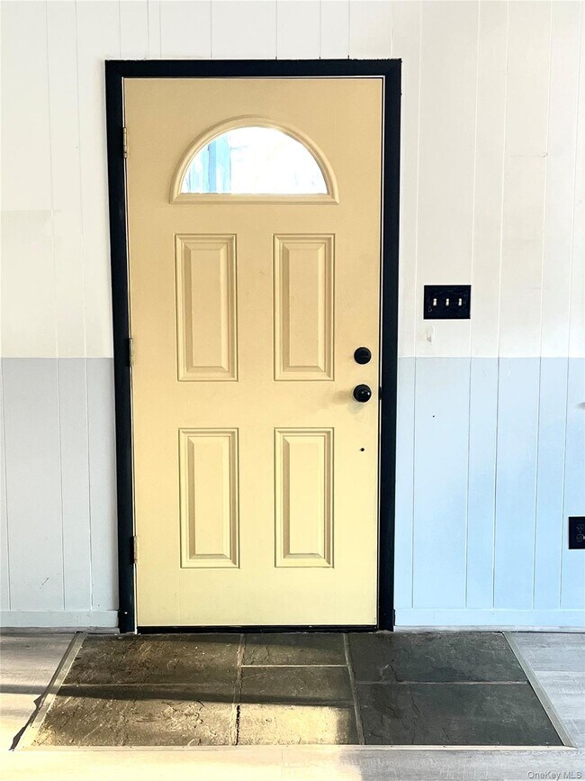 Building Photo - 12 Church St