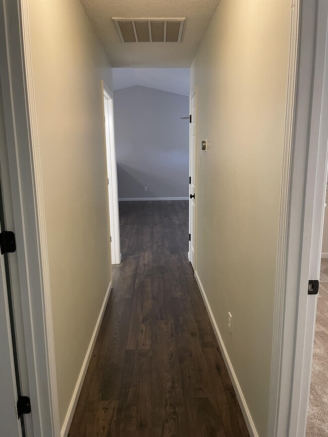 Building Photo - 512 Lejeune Dr