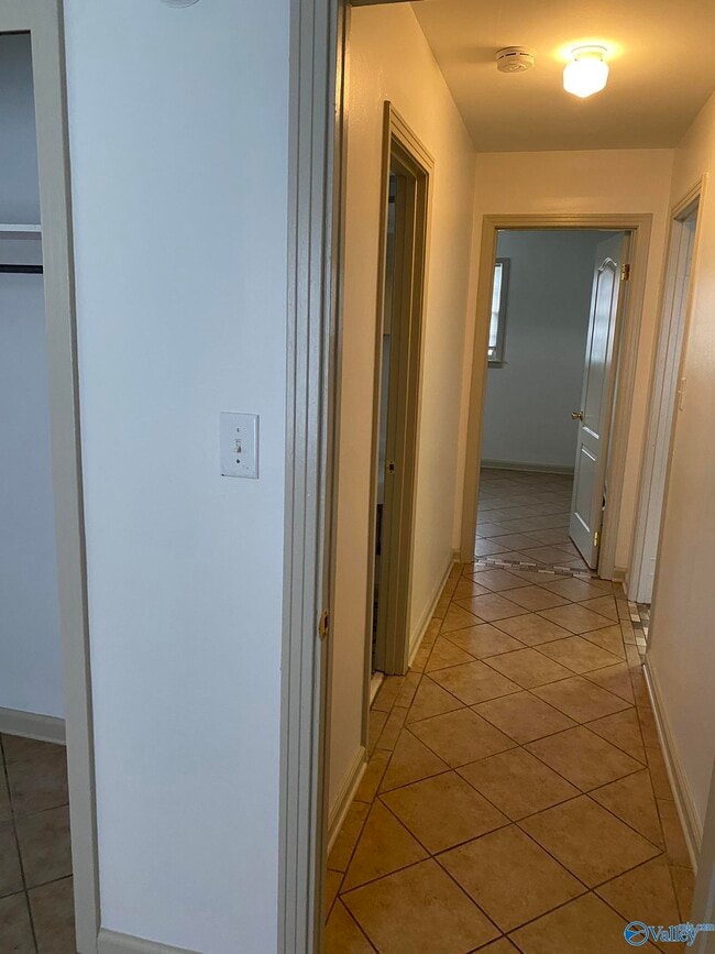 Building Photo - 1512 Oakwood Ave NE