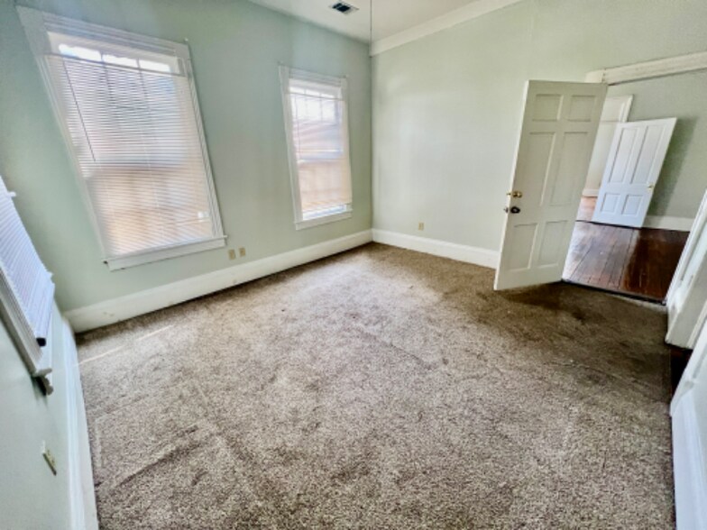 Building Photo - 316 W Duffy St