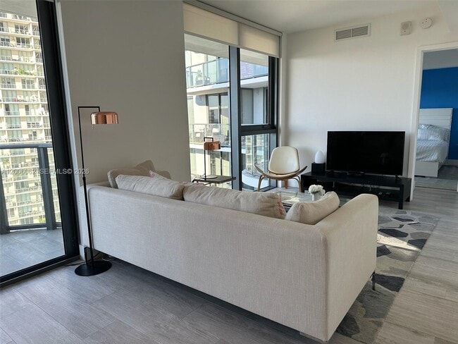 Building Photo - 121 NE 34th St