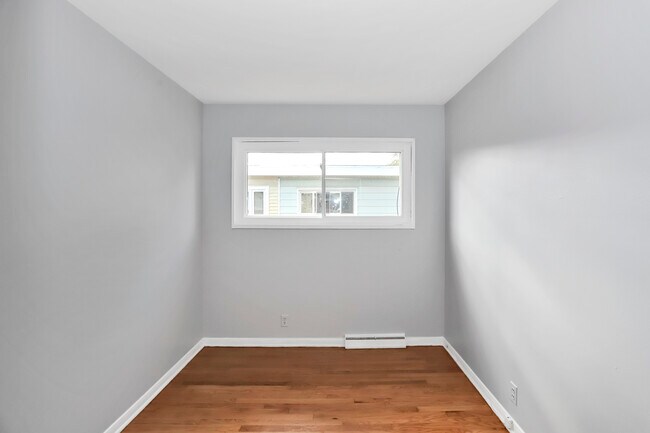 Building Photo - 4843 Elm St