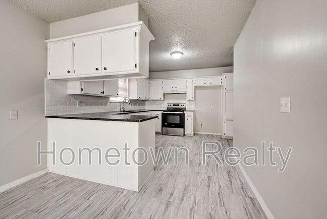 Building Photo - 605 W Clarke St