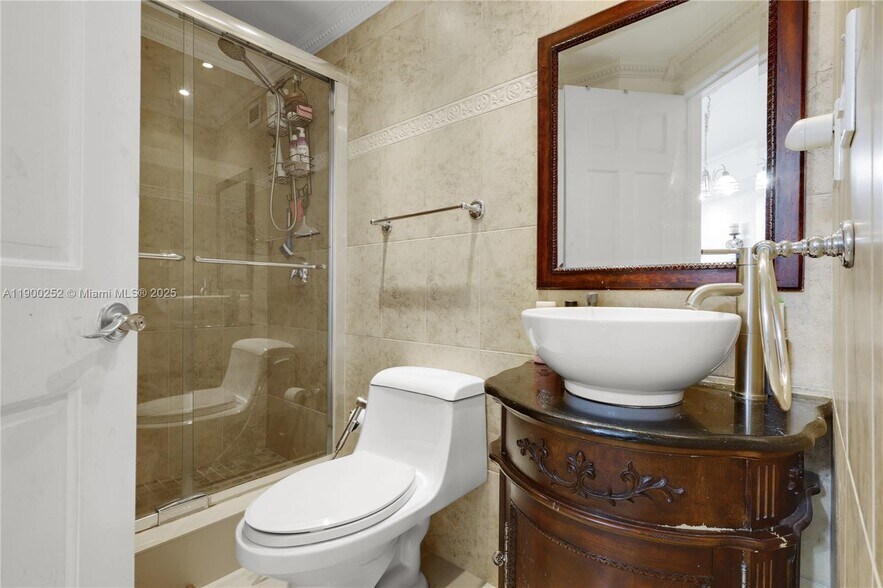 Building Photo - 801 Brickell Bay Dr