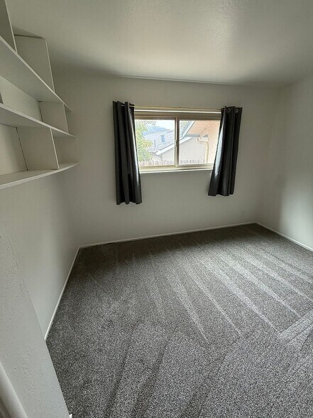 Building Photo - 561 Princeton Pl