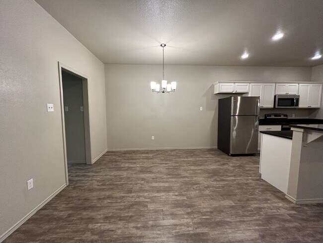 Building Photo - Beautiful Townhome Located Near Texas Tech Campus!