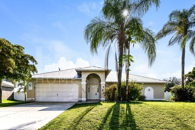 Building Photo - 633 SW 9th Ave