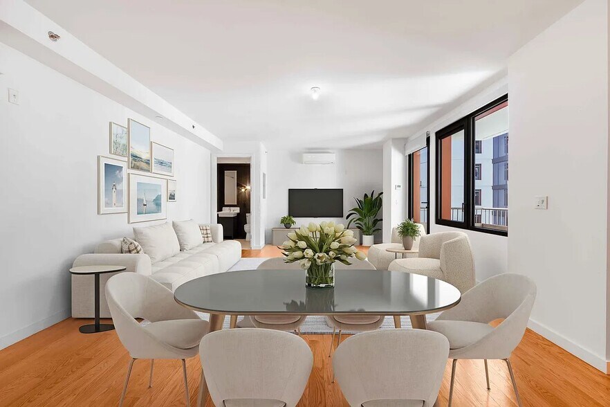 Building Photo - 123 Melrose St