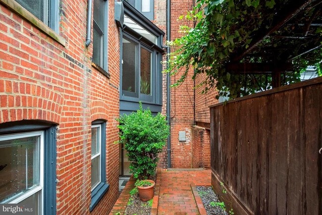 Building Photo - 1616 S St NW