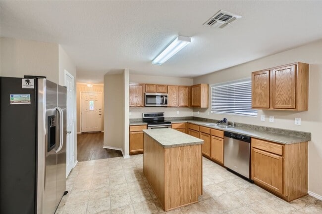 Building Photo - Move in ready!!  3 bedroom plus office!!