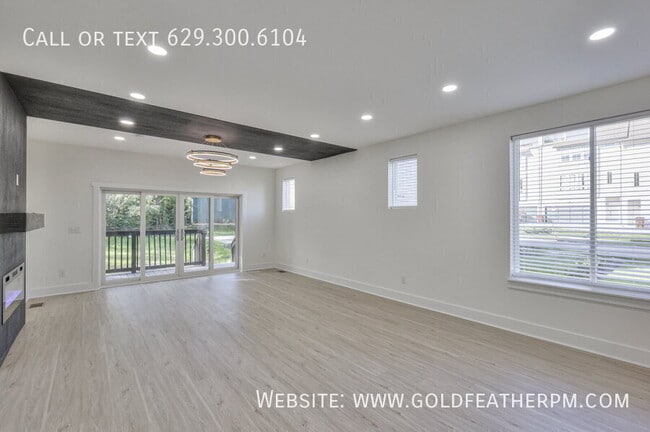 Building Photo - 402 E Trinity Ln