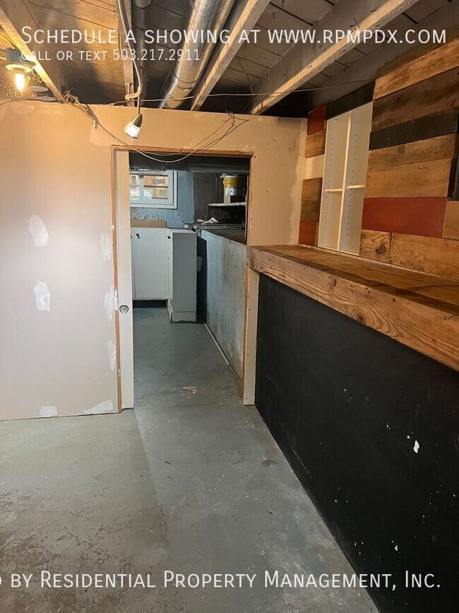 Building Photo - 214 NE Bryant St