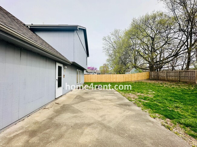Building Photo - Spacious Four Bedroom Home in KCMO w/ Bran...