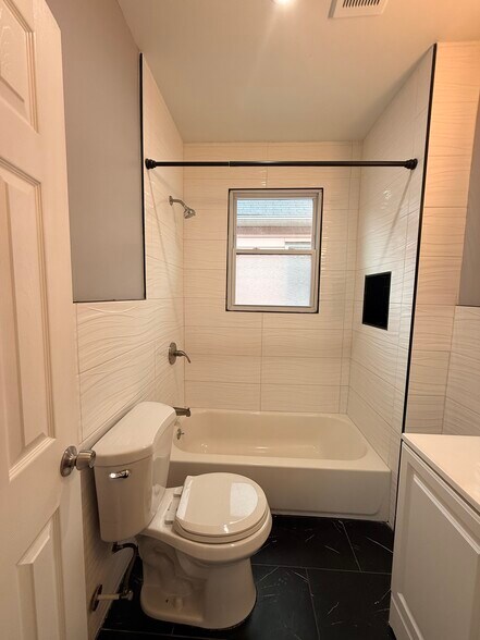 Building Photo - 1008 Boudinot Pl