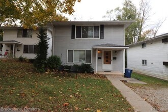 Building Photo - 2 Glendale Dr