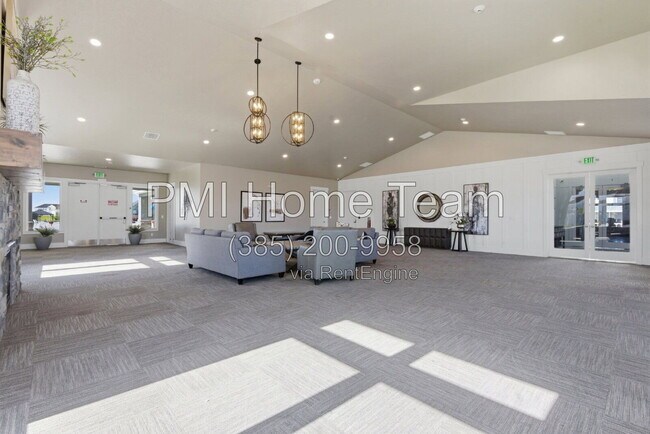 Building Photo - 1812 W Parkview Dr
