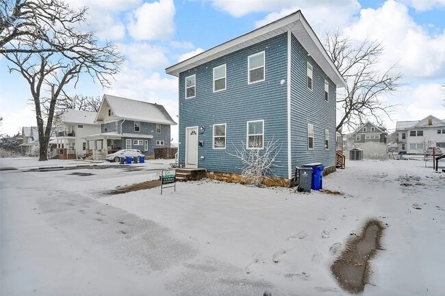 Building Photo - 1640 A Ave NE