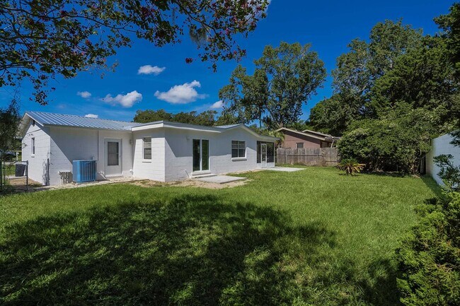 Building Photo - 1040 Dorado Dr