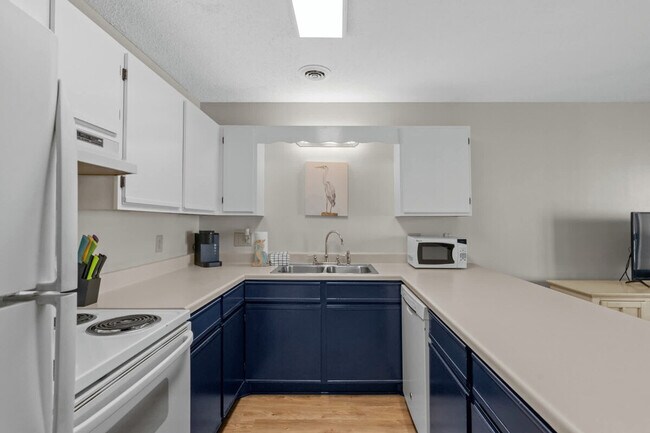 Building Photo - 76 S Reindeer Rd