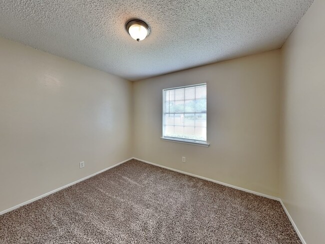 Building Photo - Cozy 3bd/1.5bth Home!!