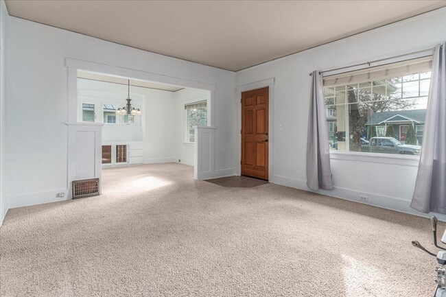 Building Photo - South Hill Charmer 3 bed, 1 bath available...