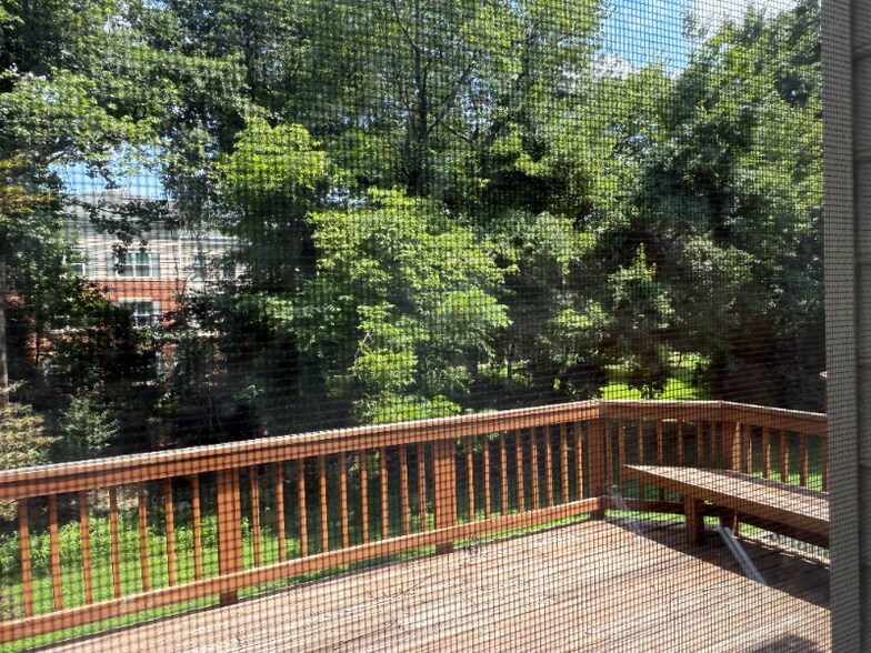 Building Photo - 226 Lynn Manor Dr