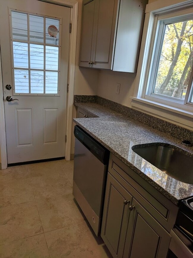 Building Photo - Beautiful Single Family Home in Highland Park