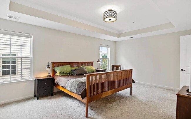 Building Photo - Beautifully maintained SFH in convenient F...